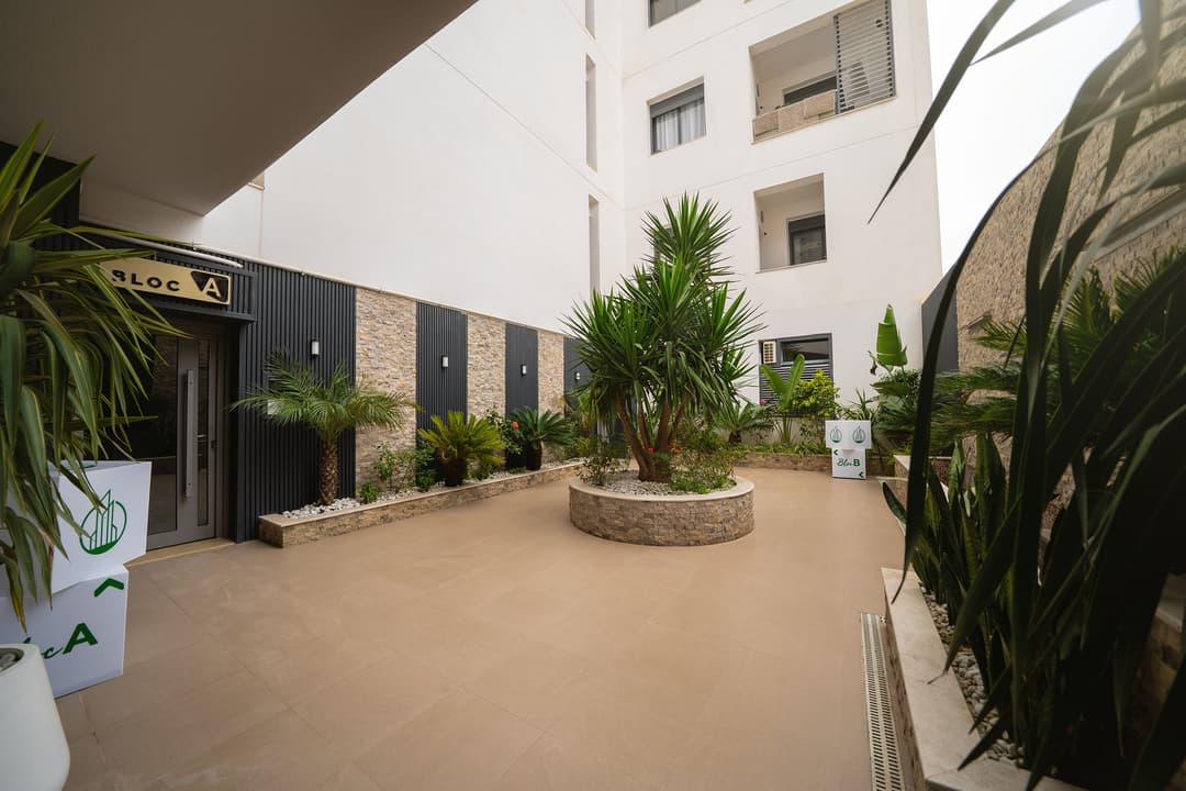 https://api.oussamapromotion.com/static/residences%2Fimages%2F1752763297678-1e5067021af8fee4.jpg